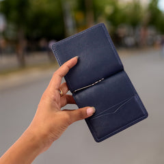 Compact bi-fold men’s wallet ideal for gifting